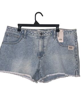NWT No Boundaries Light Blue Denim Cutoff Shorts Fringe Mid Rise 3” Inseam